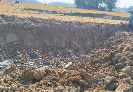 বড়লেখায় ফসলি জমির মাটি পরিবহনের দায়ে ৩ জনকে ১ লাখ ৮০ হাজার টাকা জরিমানা