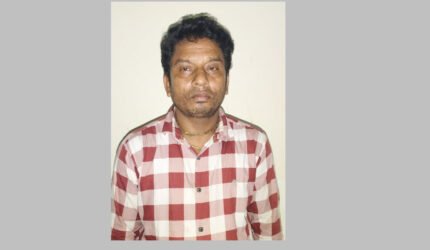 বড়লেখায় সম্ভ্রম বাঁচাতে চলন্ত অটোরিকশা থেকে লাফ দিয়ে কলেজছাত্রী আহত, চালক আটক