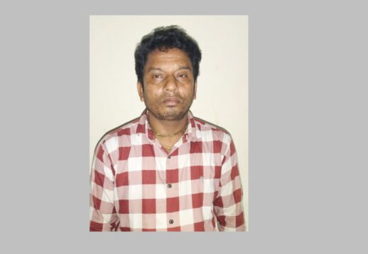 বড়লেখায় সম্ভ্রম বাঁচাতে চলন্ত অটোরিকশা থেকে লাফ দিয়ে কলেজছাত্রী আহত, চালক আটক