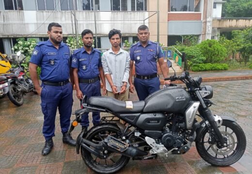 বড়লেখায় ব্যবসায়ীর বাড়িতে দুর্ধর্ষ চুরি, যুবক গ্রেপ্তার