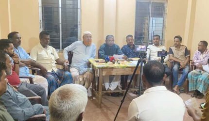 বড়লেখায় ডাব চুরির বিচার নিয়ে অপপ্রচারের প্রতিবাদে বণিক সমিতির সংবাদ সম্মেলন