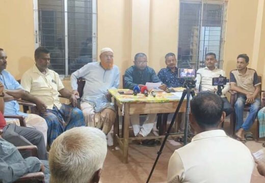 বড়লেখায় ডাব চুরির বিচার নিয়ে অপপ্রচারের প্রতিবাদে বণিক সমিতির সংবাদ সম্মেলন