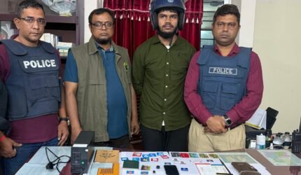 বড়লেখা সীমান্তে জঙ্গি সম্পৃক্ততার অভিযোগে চাকরিচ্যুত সেনা সদস্য গ্রেপ্তার