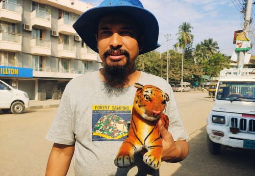 ব্লগার হজরত বিনয় ভদ্রের ওপর সশস্ত্র হামলা