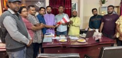 বড়লেখায় ওসির সঙ্গে হাজীগঞ্জ বাজার ব্যবসায়ী সমিতির নেতৃবৃন্দের মতবিনিমিয়