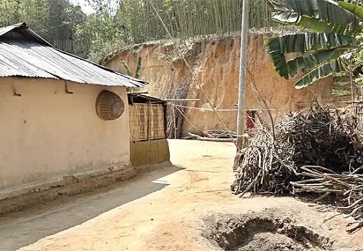 মৌলভীবাজারে পাহাড় ধসে দুর্ঘটনার আশঙ্কা অর্ধলক্ষাধিক মানুষের ঝুঁকিপুর্ণ বসবাস