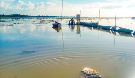দখল-দূষণে হুমকিতে হাকালুকি